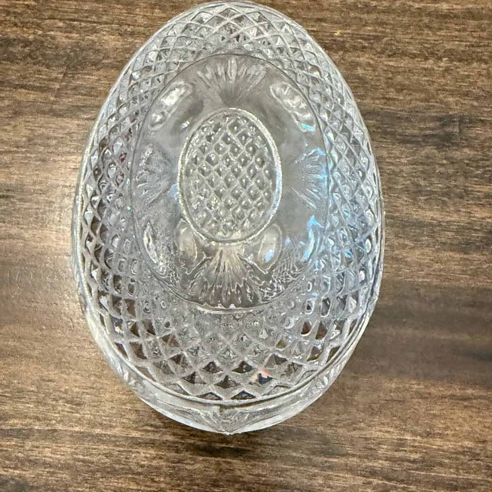 Vintage Avon Fostoria Mother's Day 1977 Egg